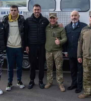 ФК «Динамо» передав прикордонникам катер
