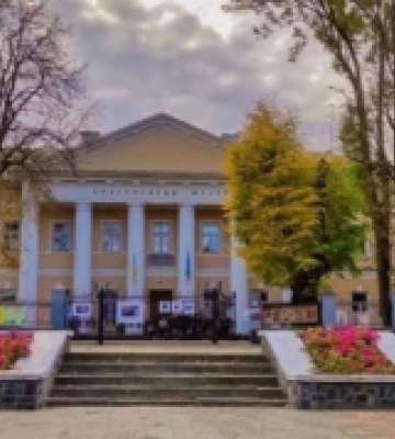Рівненському краєзнавчому музею подарували  австрійські пивні кухлі минулого століття