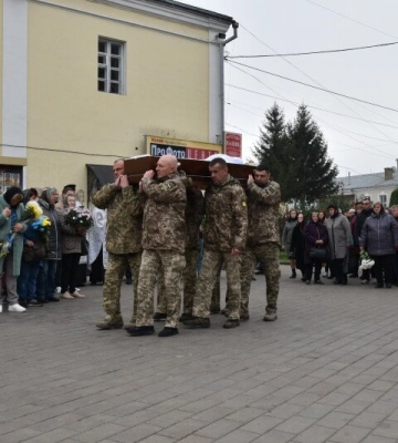 У Луцьку провели в останню путь 26-річного військового Юрія Головача
