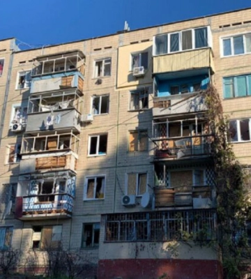 Окупанти знову завдали ракетного удару по Нікополю: поранено п&#039;ятьох людей
