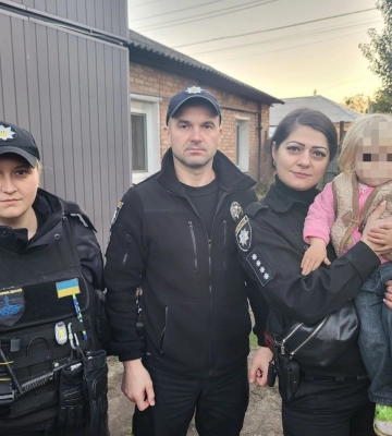 В Харькове полицейские изъяли у бабушки малолетнюю внучку