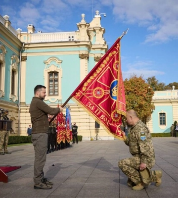 Отримують підрозділи, які відзначилися у боях: вінницькій 120 бригаді вручили бойовий прапор