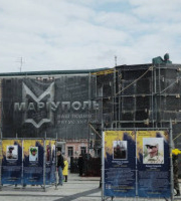 &quot;Щоранку він надсилав плюсик, а 25 числа не прислав&quot;: у Києві відкрили виставку &quot;Полк &quot;Азов&quot; – янголи Маріуполя&quot; ‒ сюжет (Відео)