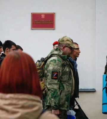 Мобілізованих росіян відправляють воювати в цивільному одязі