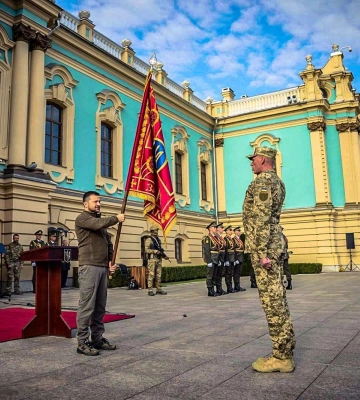 Захисники України із Кривого Рогу отримали Бойовий прапор із рук Верховного Головнокомандувача