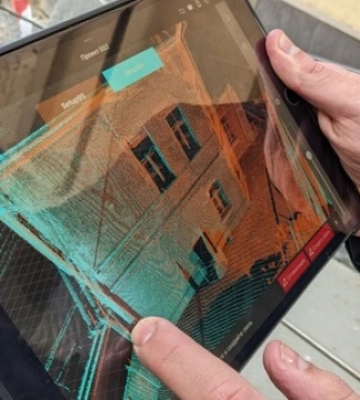 На Харьковщине разрушенные обстрелами памятки сканируют 3D-сканером