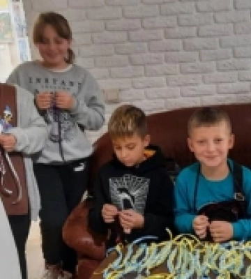 Луцькі ліцеїсти зібрали подарунки для бійців 100-ї окремої бригади Територіальної оборони Волині