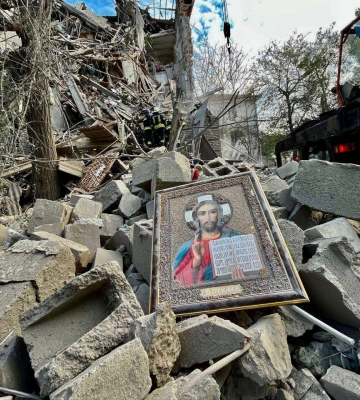 У Запоріжжі з-під завалів від ракетного обстрілу вдалося врятувати 21 людину, - голова ОВА