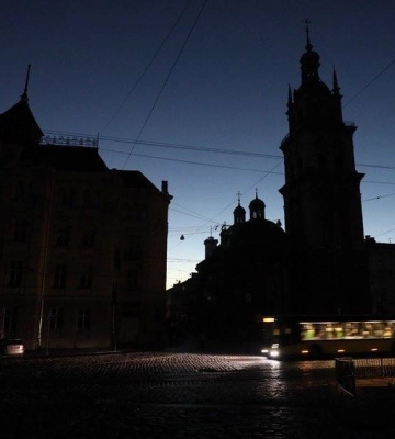 Мешканців Львівщини закликають економити електроенергію у пікові години