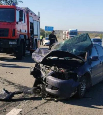 На Дніпропетровщині зіткнулися три автівки, є загибла і 5 потерпілих, серед яких - діти