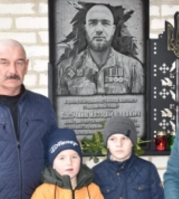 У селі Несвіч Луцького району відкрили меморіальну дошку загиблому Герою Назару Пасічнику