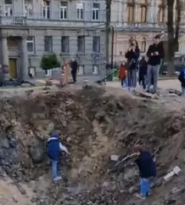 Життя продовжується: Анатоліч показав відео дитячих ігор після обстрілів Києва