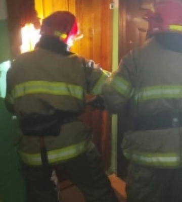 У Дубні із зачиненої квартири рятували важкохвору жінку