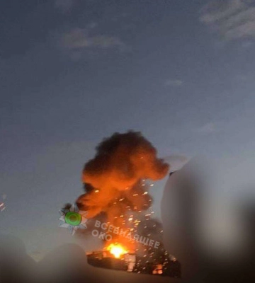Понеділок почався з вибухів у Києві, на місці прильоту полихає вогонь