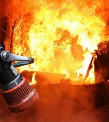На світанку у Кривому Розі на пожежі врятували 20-річного хлопця