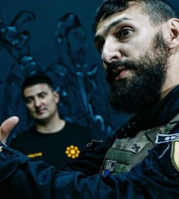 Український співак разом із новонародженою донькою потрапив під ворожий обстріл