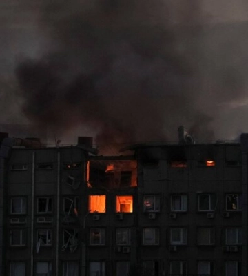 Зеленський показав наслідки удару дронів-камікадзе по будинку в Києві