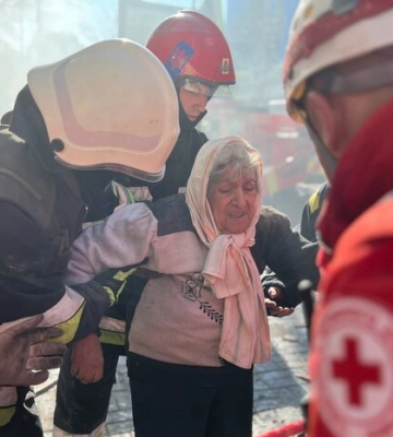 Атака дронами на Київ. Врятовано жінку, рятувальники розбирають завали 
