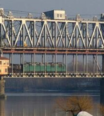 Рух по мосту через Дніпро сьогодні обмежили