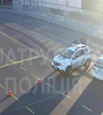 Столичні патрульні з автоматів збивають дрон-камікадзе. ВIДЕО