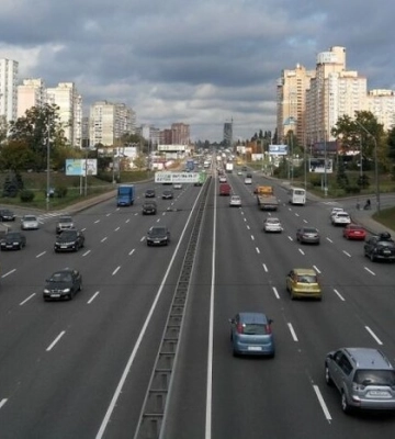 У центрі Києва перекрито рух на кількох вулицях. Не виїжджайте у середмістя без гострої потреби, - Кличко