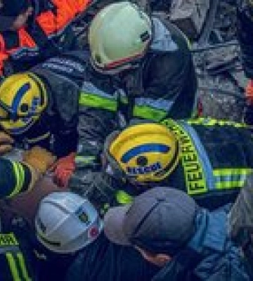 Ракетный удар РФ по Сумской области. Погибли три человека, идут поиски под завалами: видео