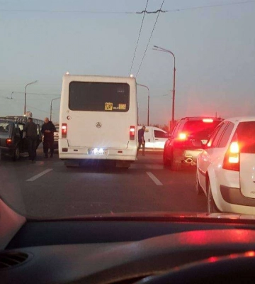 У Дніпрі аварія на новому мосту: корки у бік лівого берега, Фото, відео