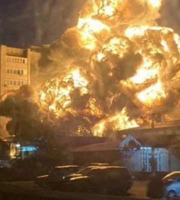 В России самолет упал на жилые дома - СМИ