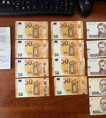 Волинянин вимагав у чоловіка $5000, щоб допомогти виїхати за кордон