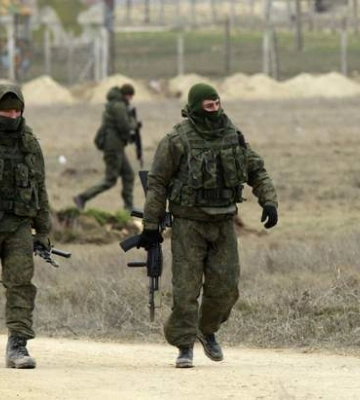 На Херсонщині окупанти грабують місцеві садиби і будують оборонні споруди