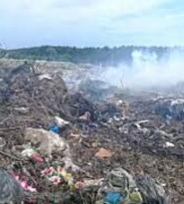 Під Полтавою другий день горить міське сміттєзвалище
