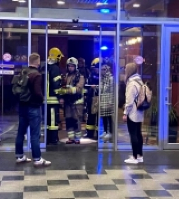 У Рівному сталась пожежа в готелі Мир. В ДСНС заявили про п’ятьох врятованих людей