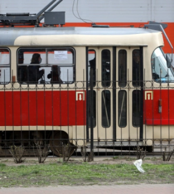У Києві після атаки дронів змінили рух низки тролейбусів