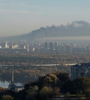 У Києві через обстріл перебої зі світлом, водою та роботою транспорту: всі подробиці