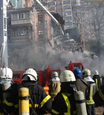 Обстріл житлового будинку в Києві: з-під завалів дістали ще одне тіло