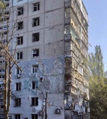 Окупанти обстріляли Запоріжжя: ракета впала у двір багатоповерхівки