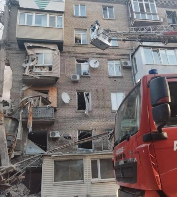 Еще один обстрел Запорожья — ракета упала во двор многоэтажки