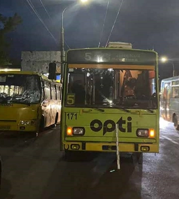 На околиці Тернополя маршрутка в&#039;їхала у тролейбус, п&#039;ятеро постраждалих