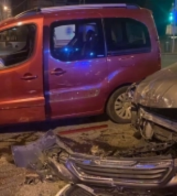 У Рівному на перехресті не розминулися дві автівки