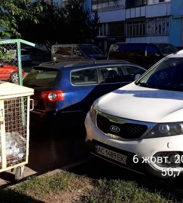 У Луцьку штрафують водіїв, які блокують доїзд до сміттєвих контейнерів