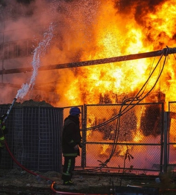 Обстріл ТЕЦ у Києві. Рятувальники показали наслідки