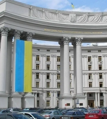 РФ сіє паніку: у МЗС запевнили, що іноземні посольства продовжують роботу в Україні