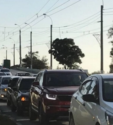 На пором через Керченську протоку стоять кілометрові черги. Доводиться чекати до 3 діб