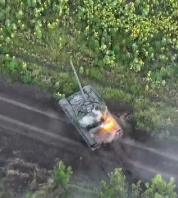Рашист кинув товаришів у палаючому танку та втік (відео)
