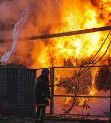 У Києві під час обстрілів ТЕС загинуло двоє людей: фото ліквідації наслідків