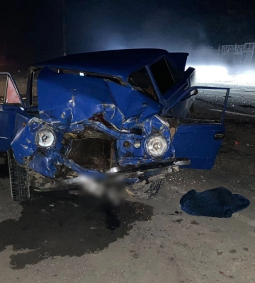 Четверо людей постраждали у нічній ДТП із вантажівкою біля Чернівців
