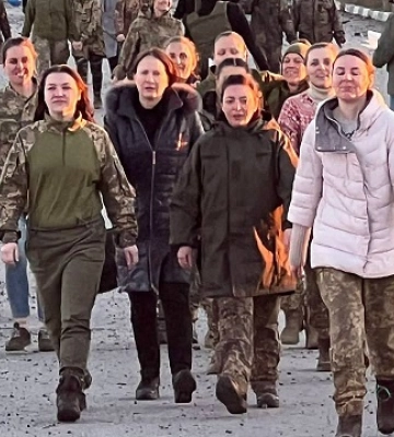 Били, катували током та підвішували: звільнені жінки розповіли про звірства росіян у полоні