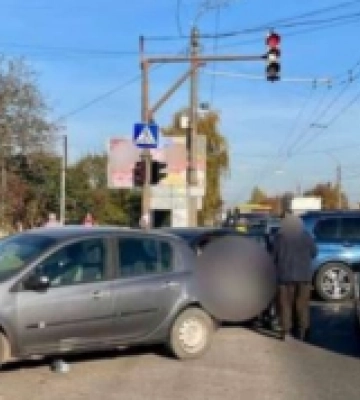 У Луцьку сталась аварія за участі двох машин: на місці працювала поліція