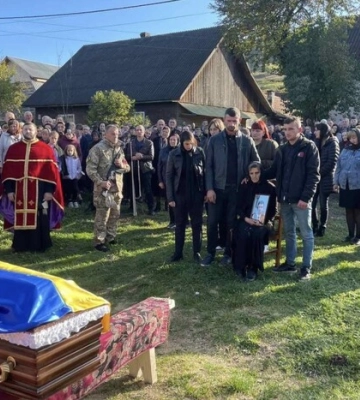 Скандал на Закарпатті: труну з тілом героя не пустили у церкву УПЦ (МП) 