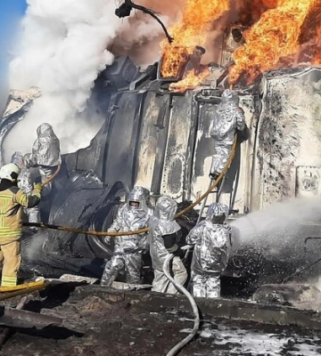 Обстріл Житомирщини: рятувальники ліквідували пожежу на підприємстві 